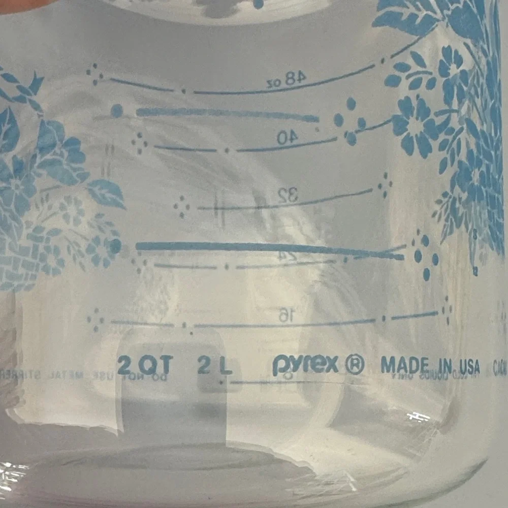 Pyrex Vintage Glass Pitcher with Cornflower Blue Pattern - Picture 8 of 9